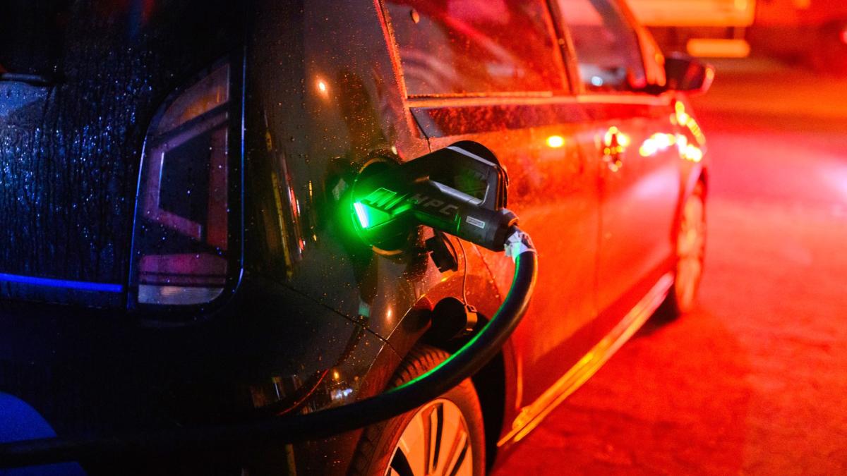 HUK-Coburg-Elektroauto-Tief-berwunden