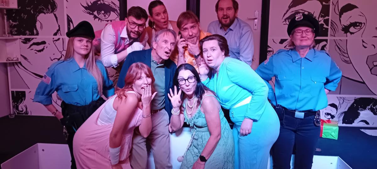 Theaterkreis Biberach-Asch spielt neues Stück: Es wird viel getuschelt unter Freunden und im Verein