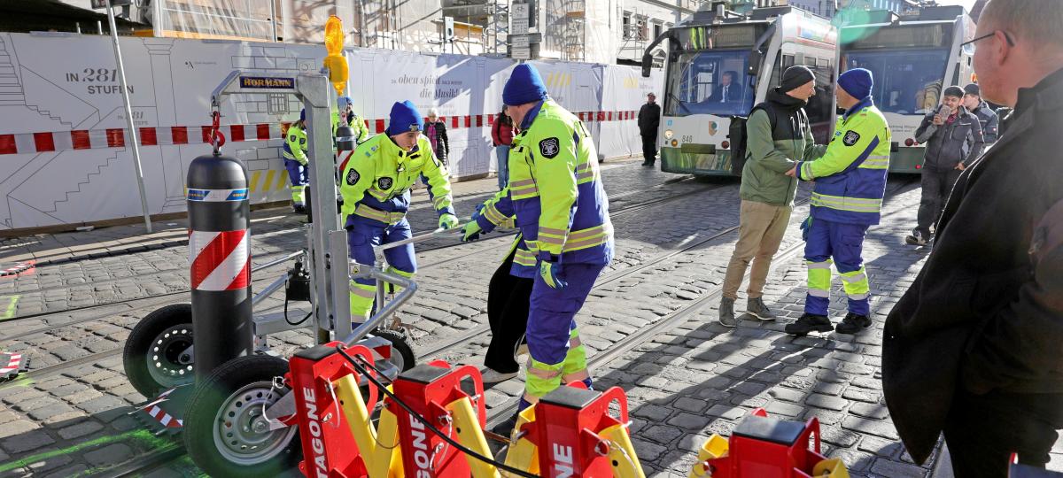 „Das ist schon ein Theater“: So reagieren die Menschen auf das Poller-Spektakel am Christkindlesmarkt