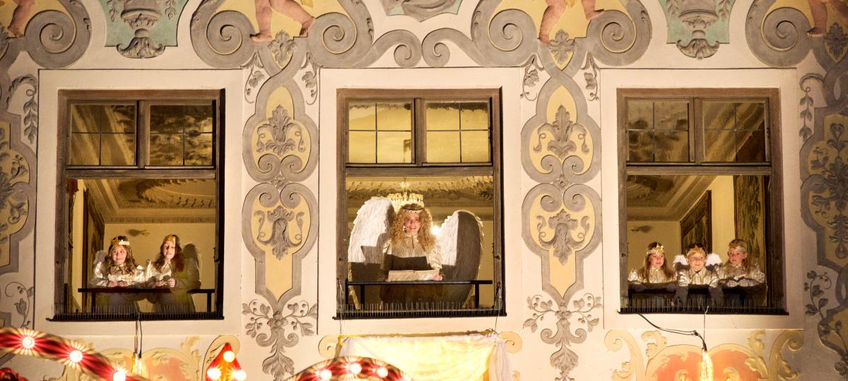 Das Christkindl leutet die Adventszeit in Landsberg ein