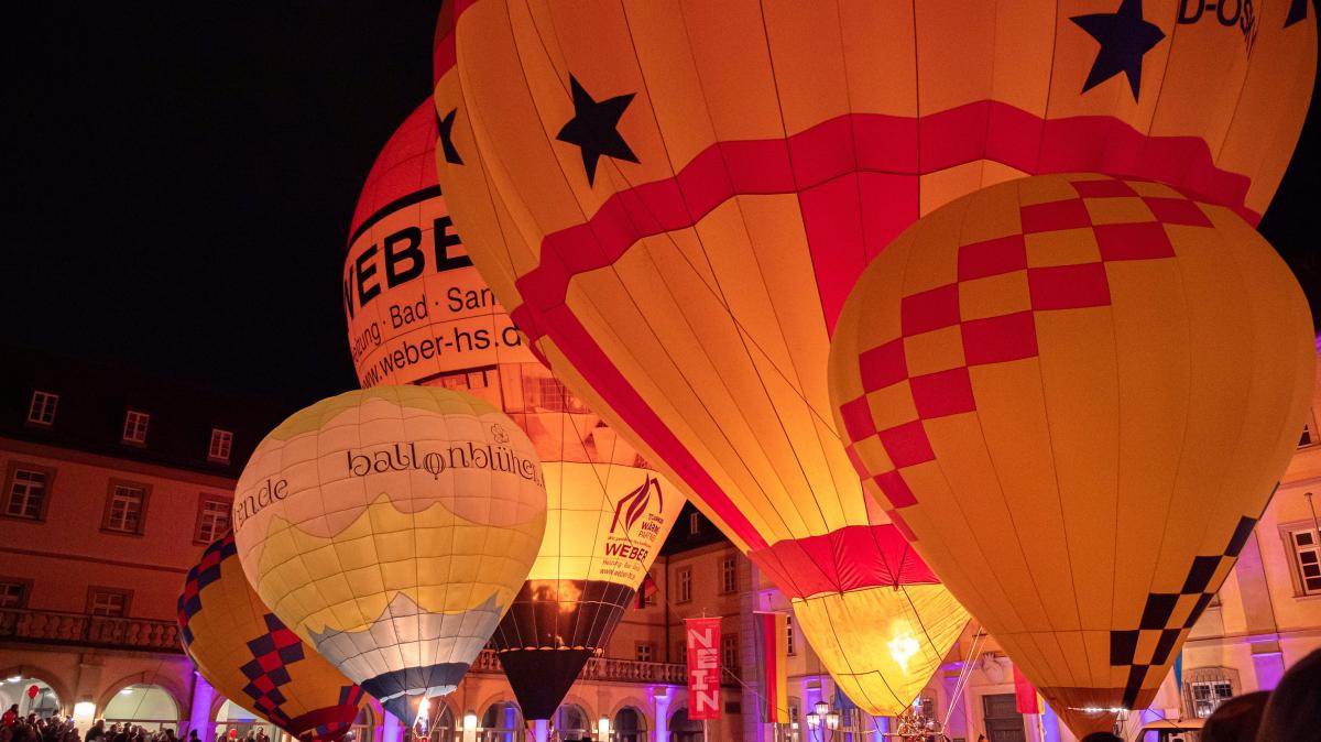Würzburg's Christmas lights and Black Friday combine shopping with ...