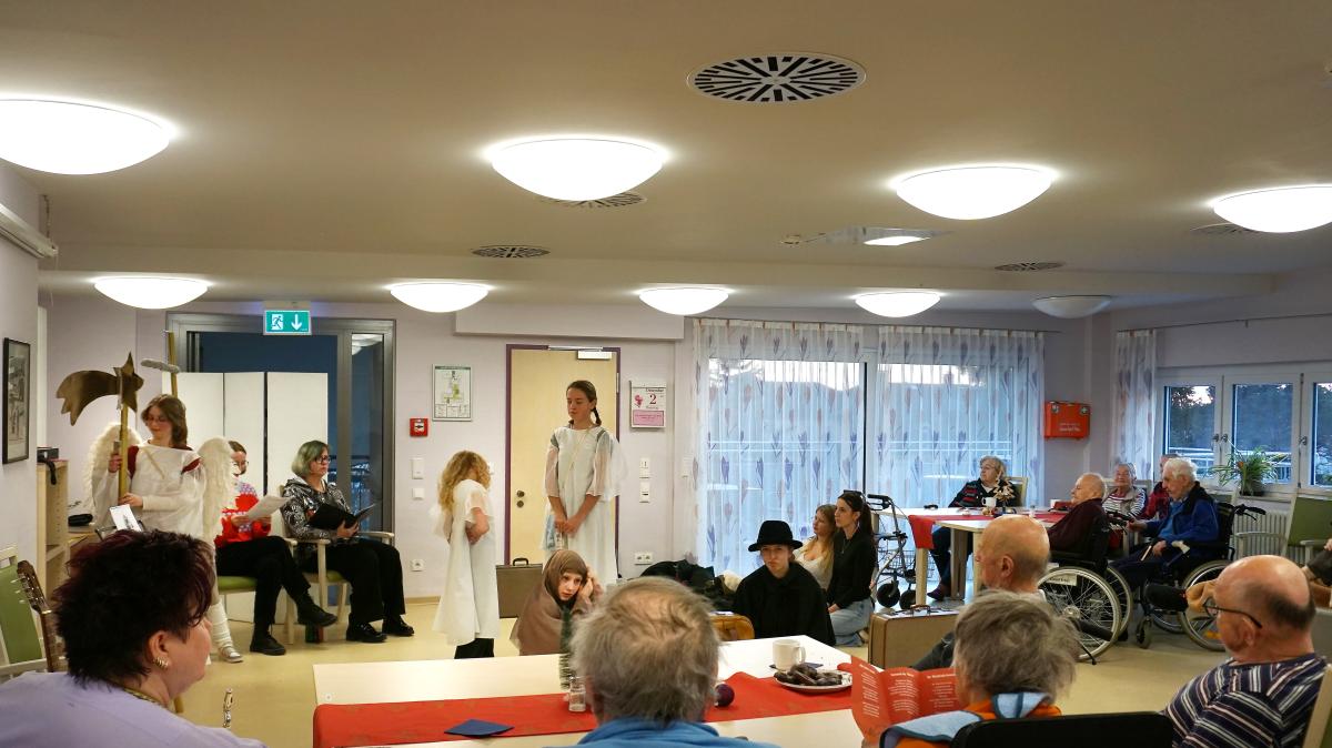 Jugendtheatergruppe-Gerolzhofen-Erste-Auftritte-in-der-Vorweihnachtszeit