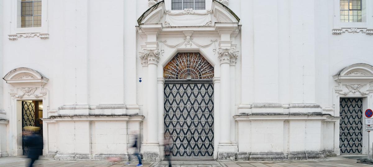 Als zweites Bistum in Bayern: Passau installiert Mahnmal für Opfer sexueller Gewalt in seinem Dom