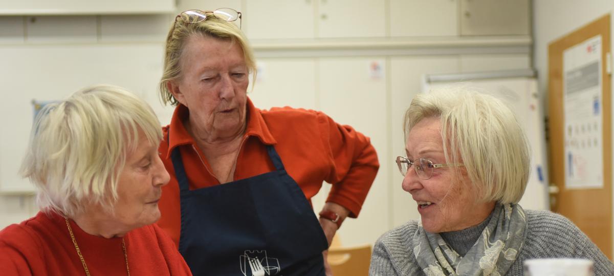 Kontakt knüpfen beim Mittagessen: So läuft die Silbertafel