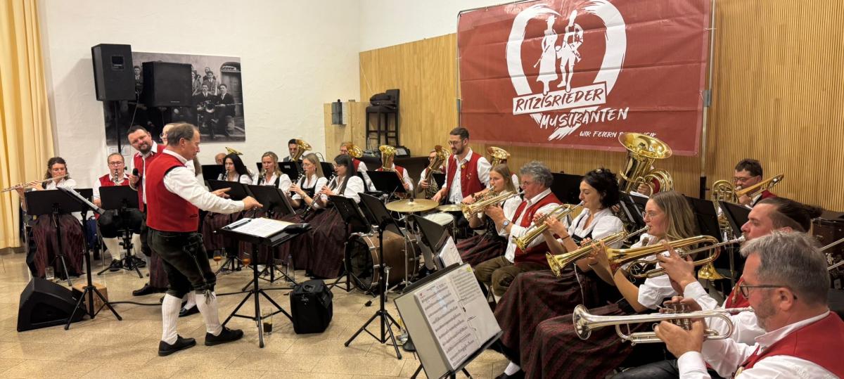 Viel Applaus für die Ritzisrieder Musikanten