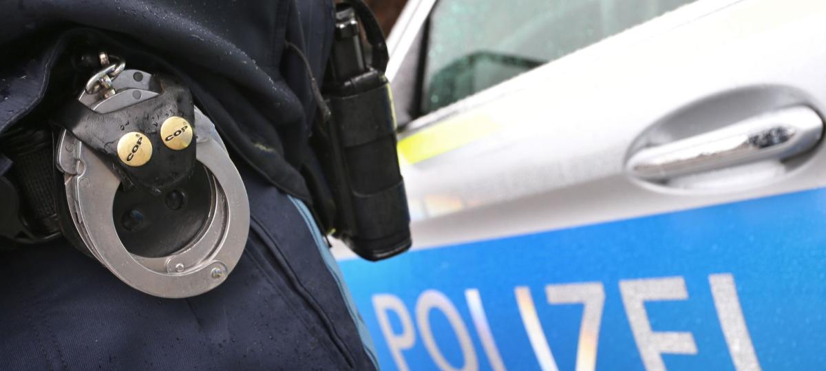 Junge Frau stellt sich nach Unfallflucht, Polizei sucht jetzt das Opfer