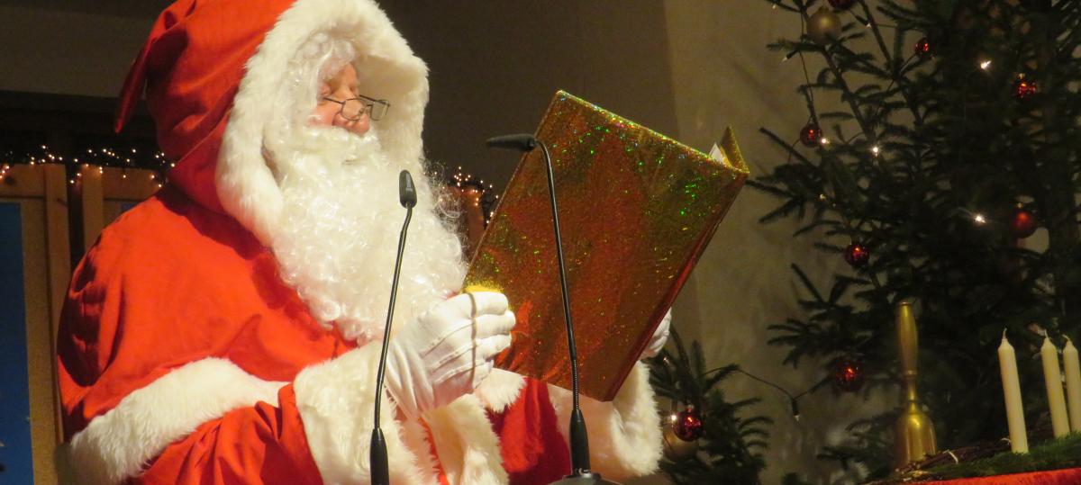 Nikolaus offenbart Pfuhler Sünden: „Advent im Stadel“ sorgt für so manchen Lacher