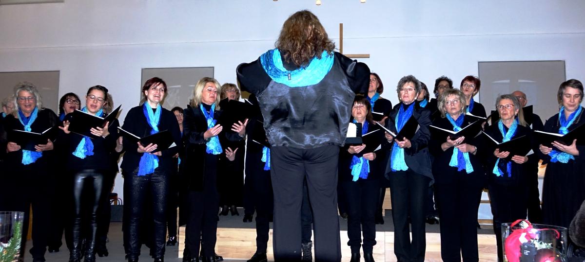 Gefühlvolle Stimmen und festliche Lieder: Adventskonzert des Liederkranz lässt Lichter leuchten