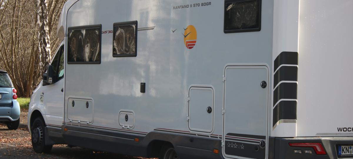 Enkel klaut Wohnmobil seines Großvaters: nächtliche Spritztour ohne Führerschein unter Drogen