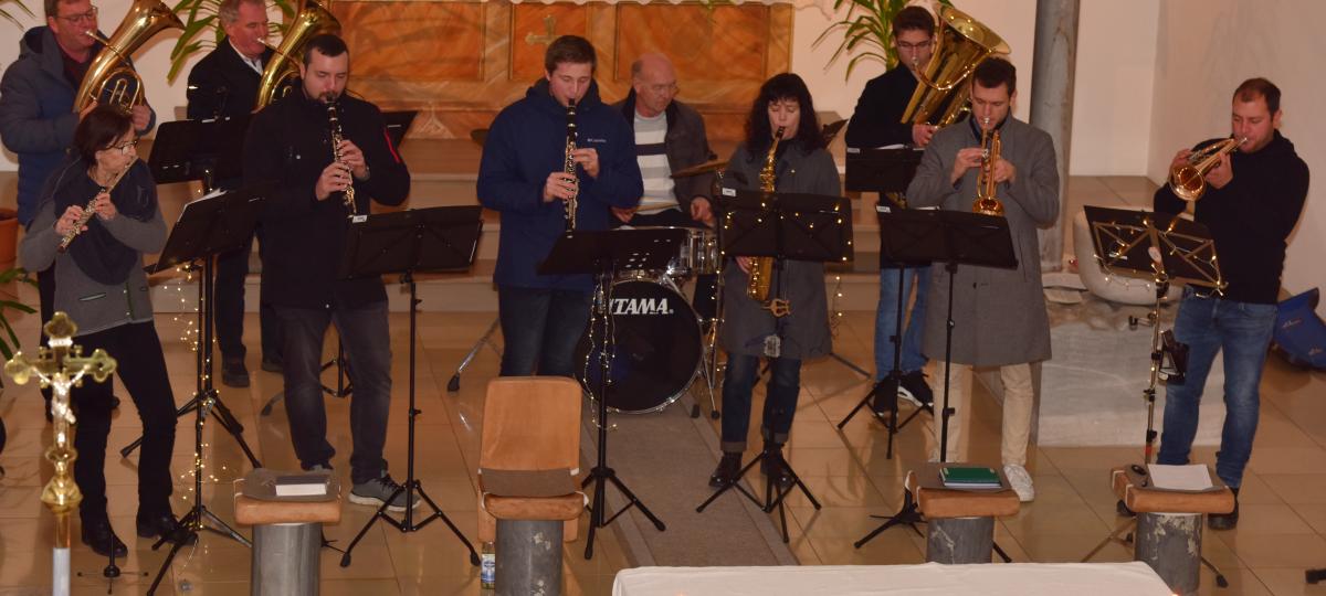 Adventskonzert im Lichterglanz: Erste Blasmusik-Gala in Untermaxfeld