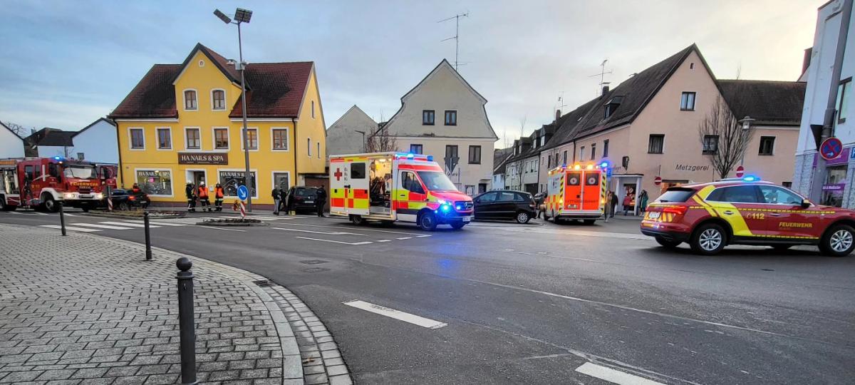 Krampfanfall am Steuer: Neuburgerin prallt mit drei Kindern im Auto gegen Hauswand