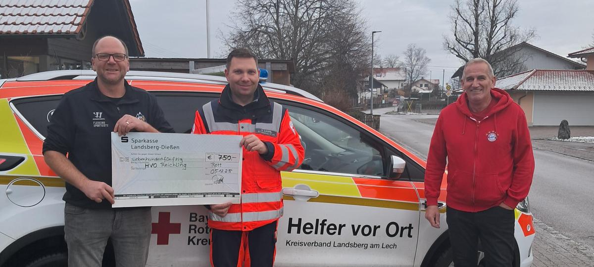 FC Bayern Fanclub spendet für HVO Reichling