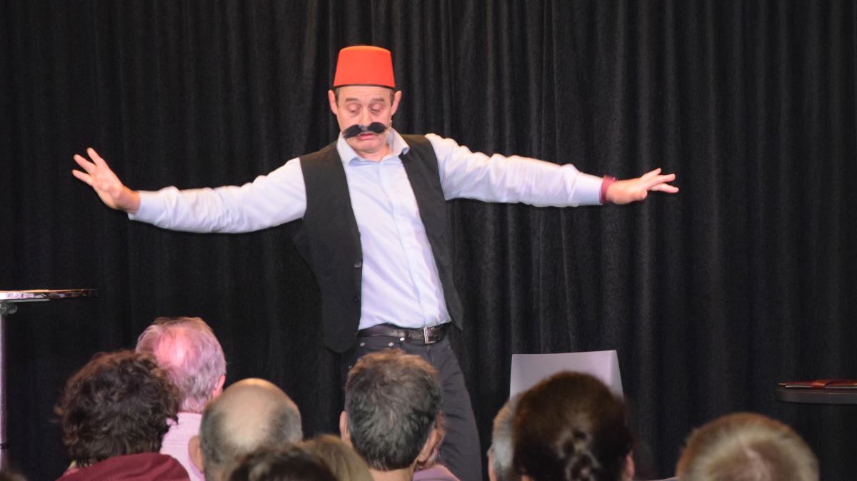 Kabarettabend-in-Zell-Georg-Koeniger-gl-nzte-im-Kulturkeller