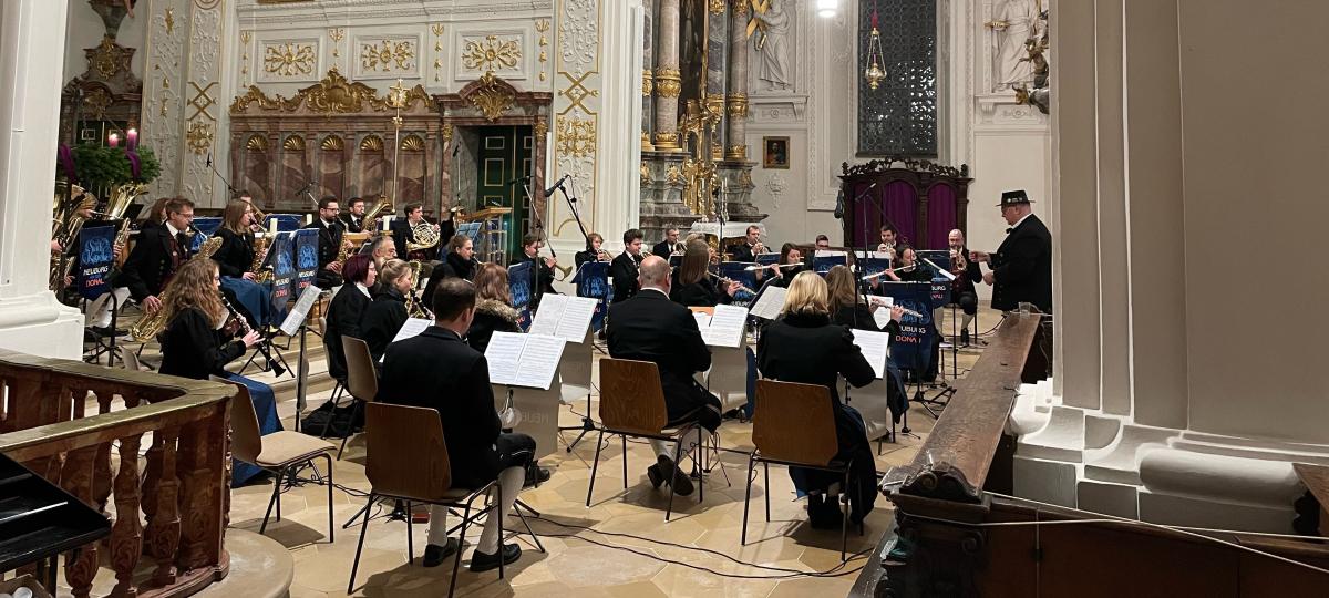 Stadtkapelle Neuburg lädt zum Weihnachtskonzert