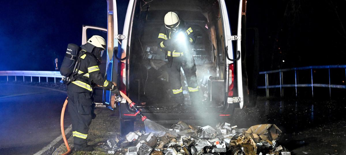 Pakettransporter in Blaustein ausgebrannt