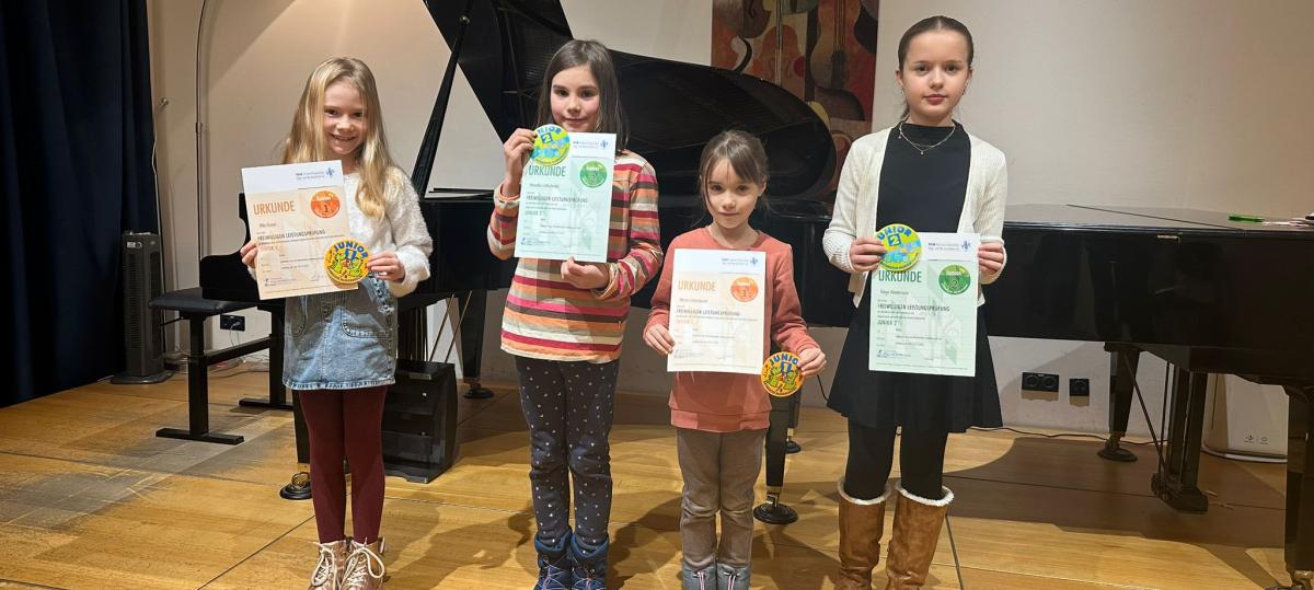 Erfolgreiche Junior 1 und Junior 2 Prüfungen an der Städtischen Sing- und Musikschule