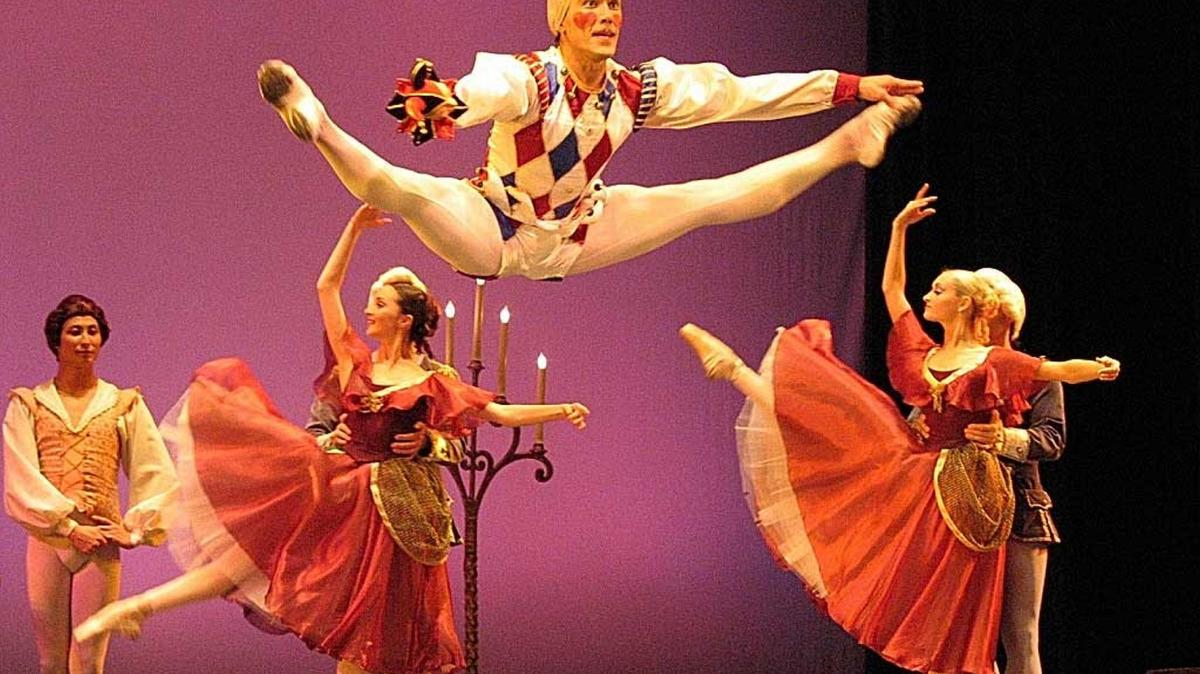 Gro-e-Tanz-Klassik-im-Theater-im-Gemeindehaus