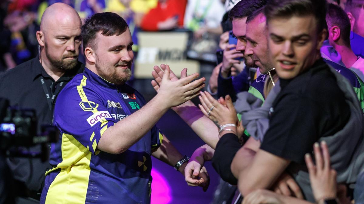 k-nig-luke-und-sein-hofstaat-so-lief-die-darts-wm-an