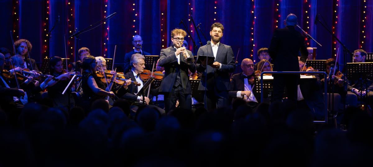 Mit Bass, Trompete und der Kammerphilharmonie zur Festfreude: Audi-Weihnachtskonzert begeistert