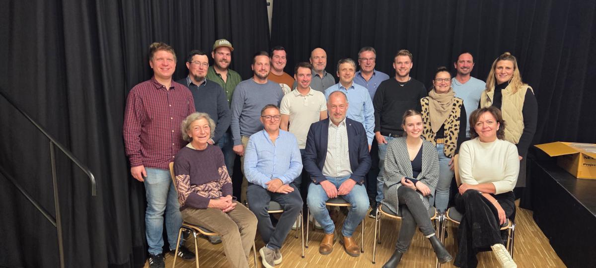 Aufstellungsversammlung in Apfeldorf: Bürgermeister Gerhard Schmid erhält Unterstützung