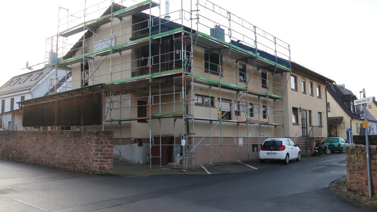 Nach-Feuer-im-Mehrfamilienhaus-Polizei-ermittelt-wegen-fahrl-ssig-begangener-Brandstiftung