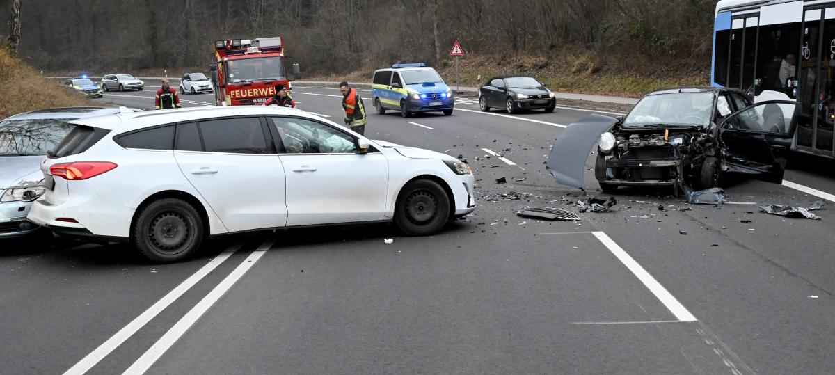 Frontalcrash auf der B10-Umleitungsstrecke