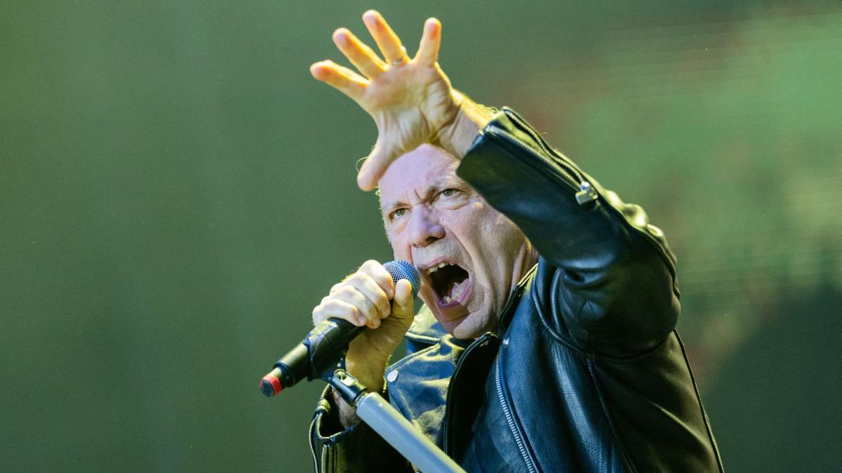 Ein-halbes-Jahrhundert-Iron-Maiden-Musik-wie-eine-Kavallerieattacke