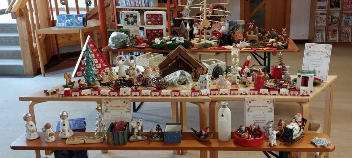 Nachhaltige Aktion: Weihnachtsschmuck tauschen statt neu kaufen in der Stadtbücherei