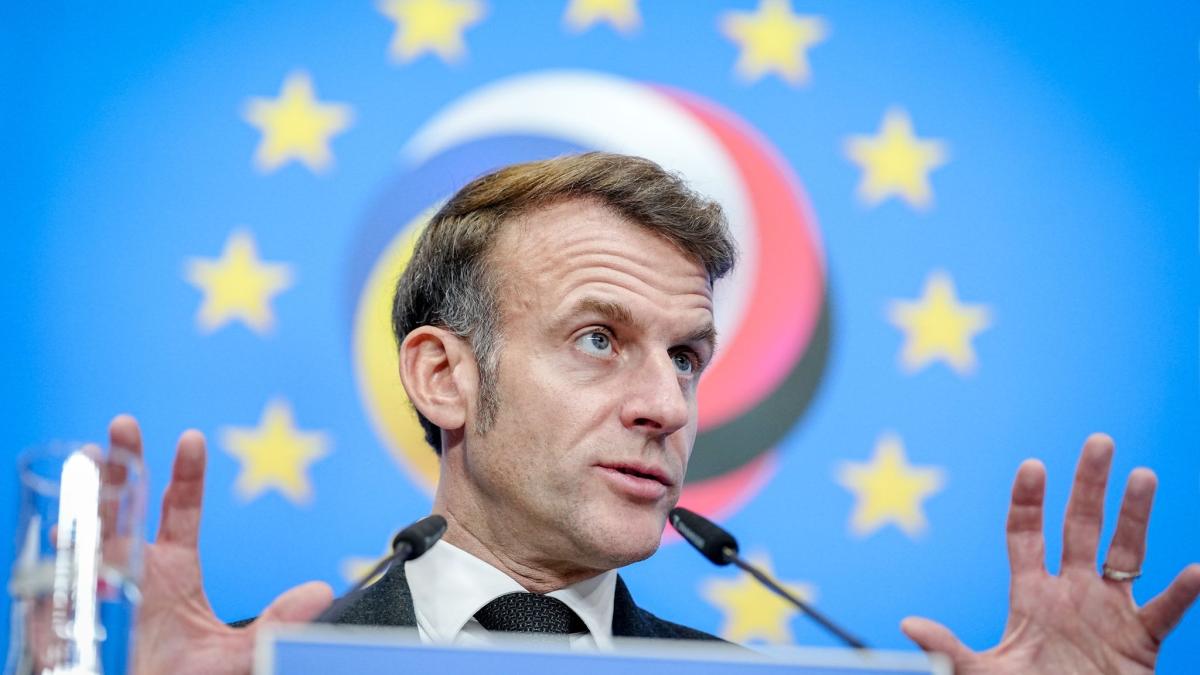 Macron-r-gt-Facebook-wegen-Fake-Video-ber-Staatsstreich