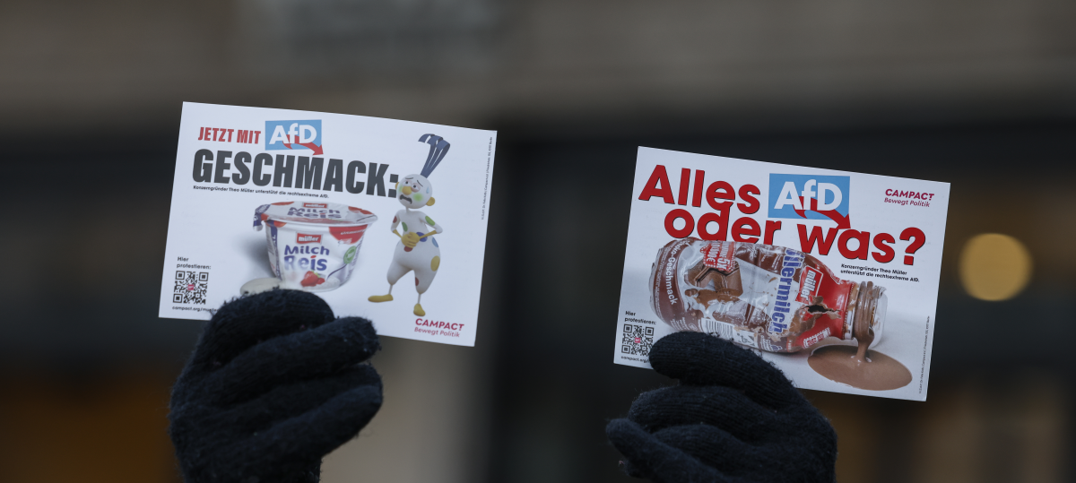 "Anti-Müller-Kampagne" vor Rewe am Königsplatz: Aktivisten protestieren gegen AfD-Nähe des Unternehmers