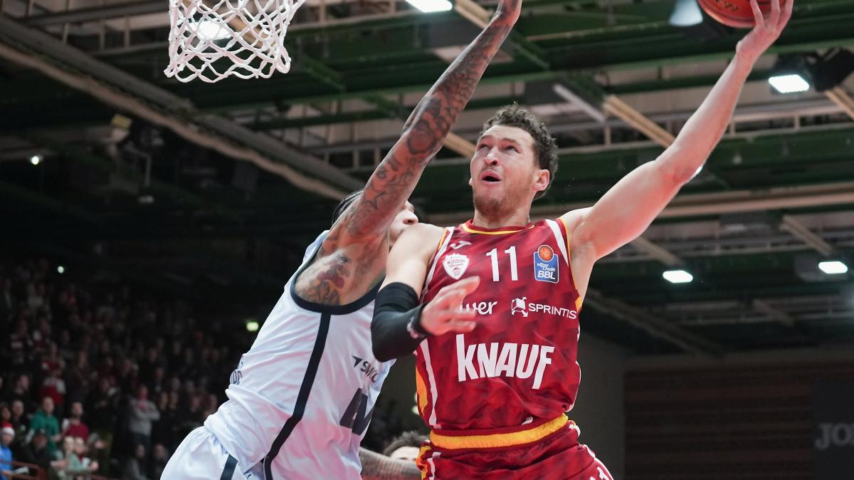 Die-W-rzburg-Baskets-spielen-zwei-Viertel-lang-berragend-und-sichern-sich-so-Platz-zwei-in-ihrer-Gruppe