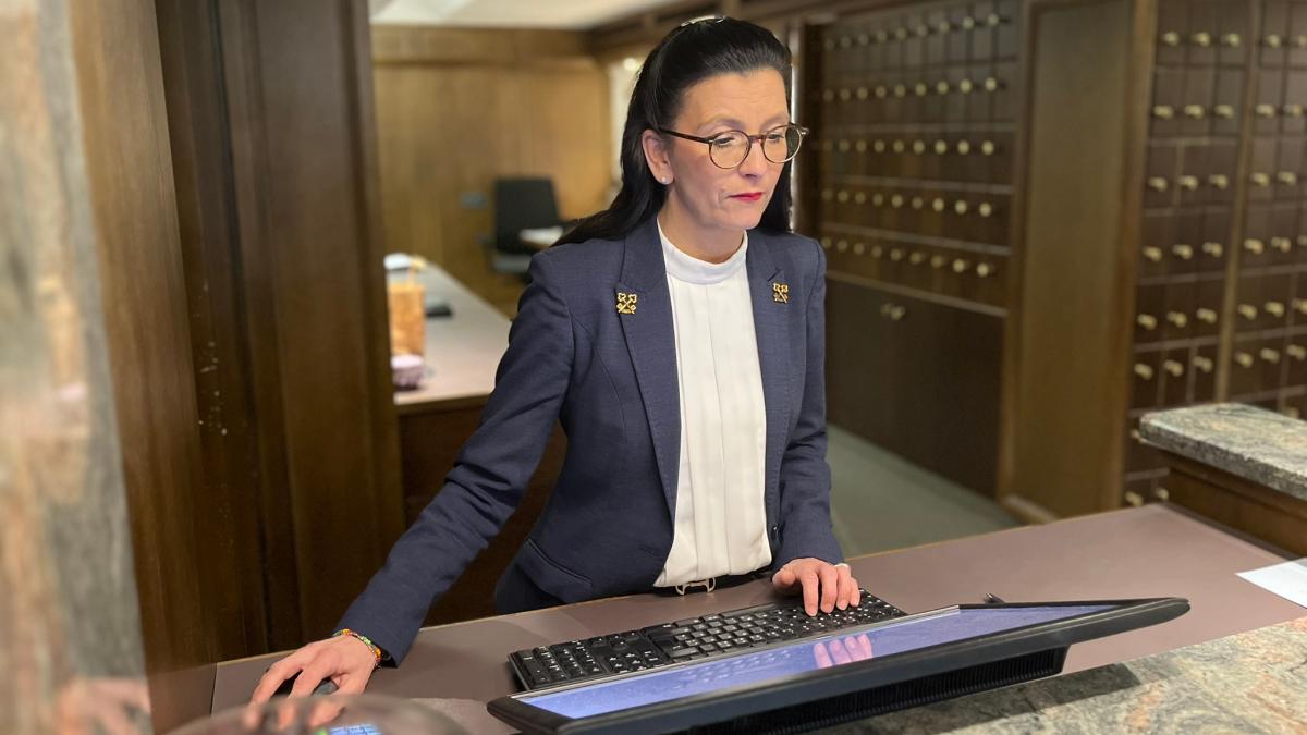 Silke-Kr-ller-erf-llt-im-Luxushotel-Traube-Tonbach-fast-jeden-sehr-speziellen-Wunsch-der-G-ste