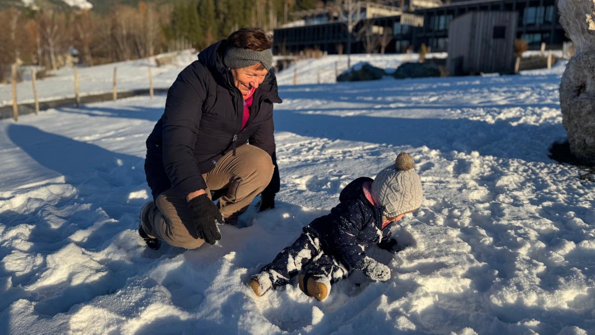 Wenn-Mama-Oma-und-Kind-verreisen-Was-ein-Drei-Generationen-Urlaub-mit-einer-Familie-macht