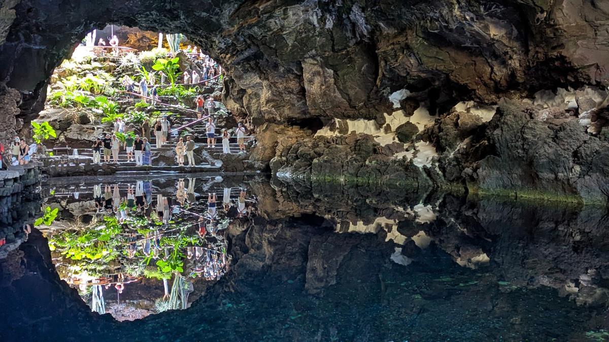 Wie-ein-K-nstler-die-ber-hmten-Albino-Krebse-von-Lanzarote-rettete