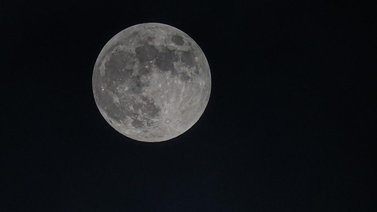 totale-sonnenfinsternis-und-blauer-mikromond-diese-himmelsereignisse-sollten-sie-2026-nicht-verpassen