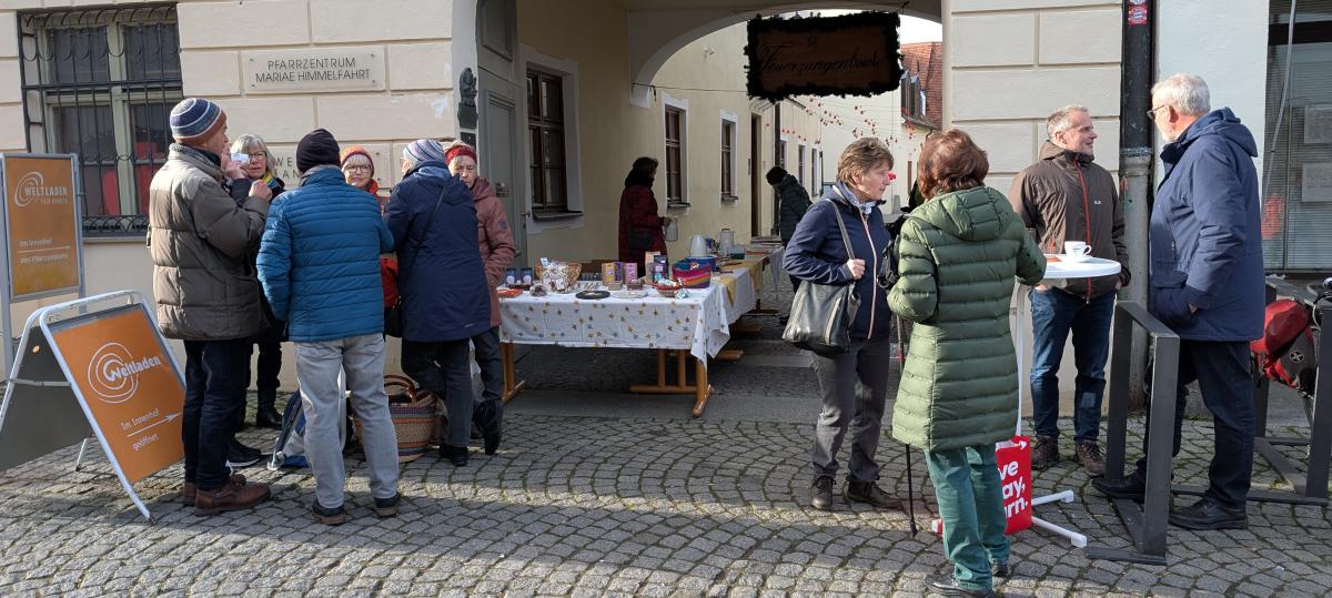 Viele Besucher beim Adventskaffee des Weltladens Landsberg