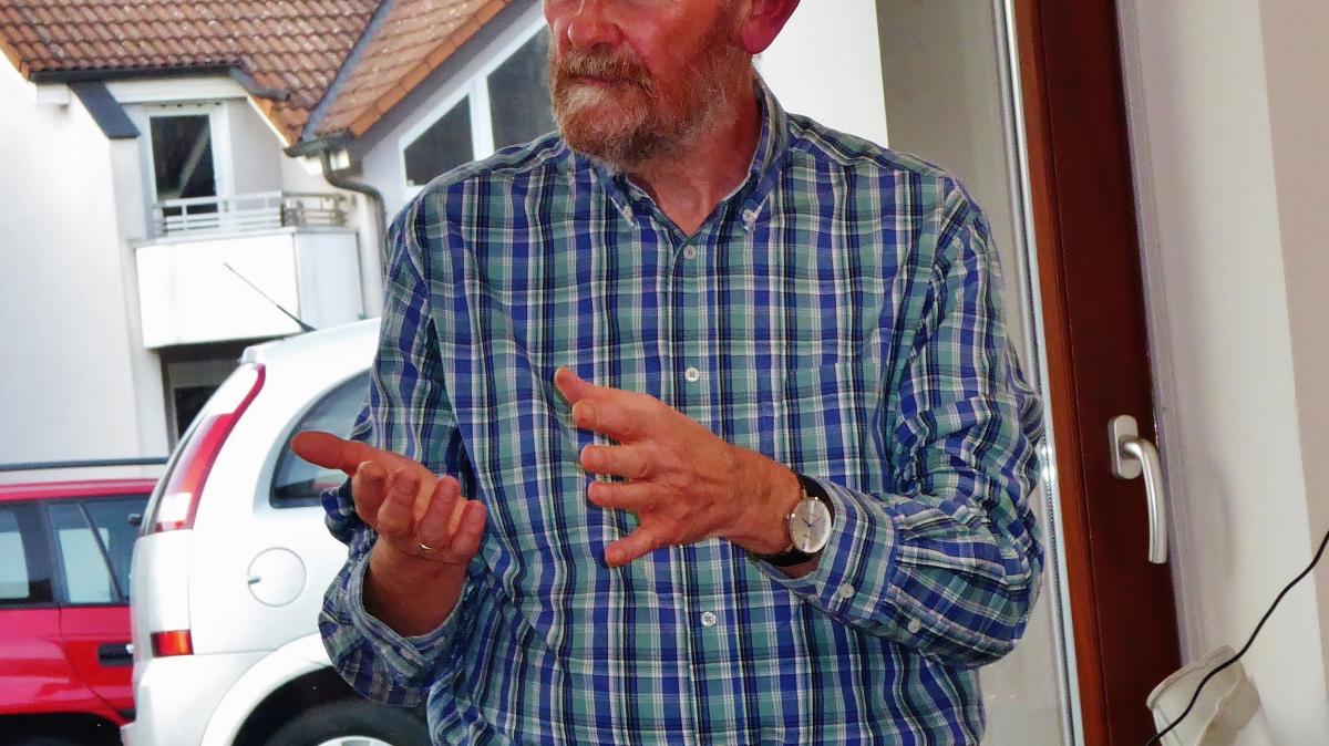 Andreas-Motschmann-berichtet-ber-Weihnachtsbr-uche-bei-der-Frauenhilfe-Altenkunstadt