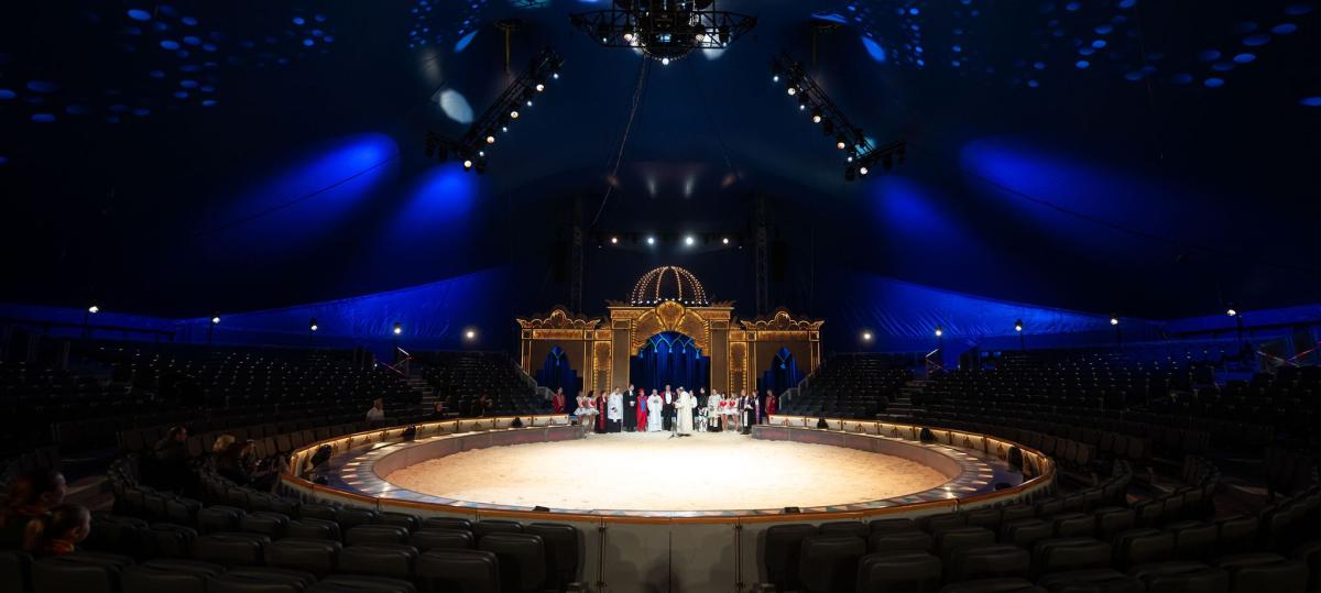 Aktivisten stören Premiere im Circus Krone