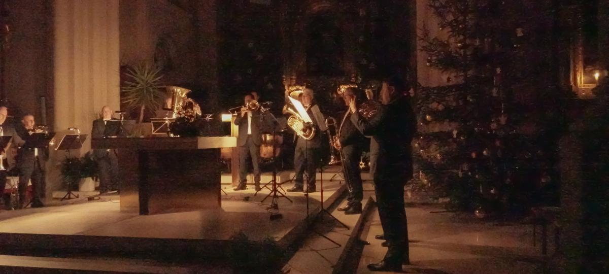 Von Dunkel zu Licht: Das Weihnachtskonzert der Weißenhorner Blechbläser berührt die Seele