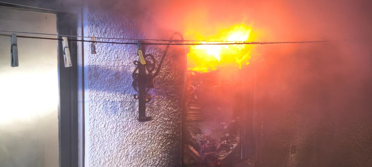 Feuerwehr löscht Brand in Einfamilienhaus in Lechhausen