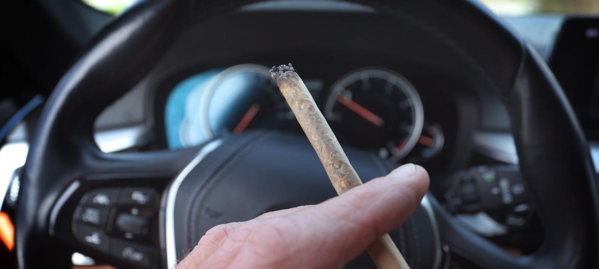 Bekifft in den Skiurlaub: Polizei stoppt jungen Autofahrer bei Altenstadt