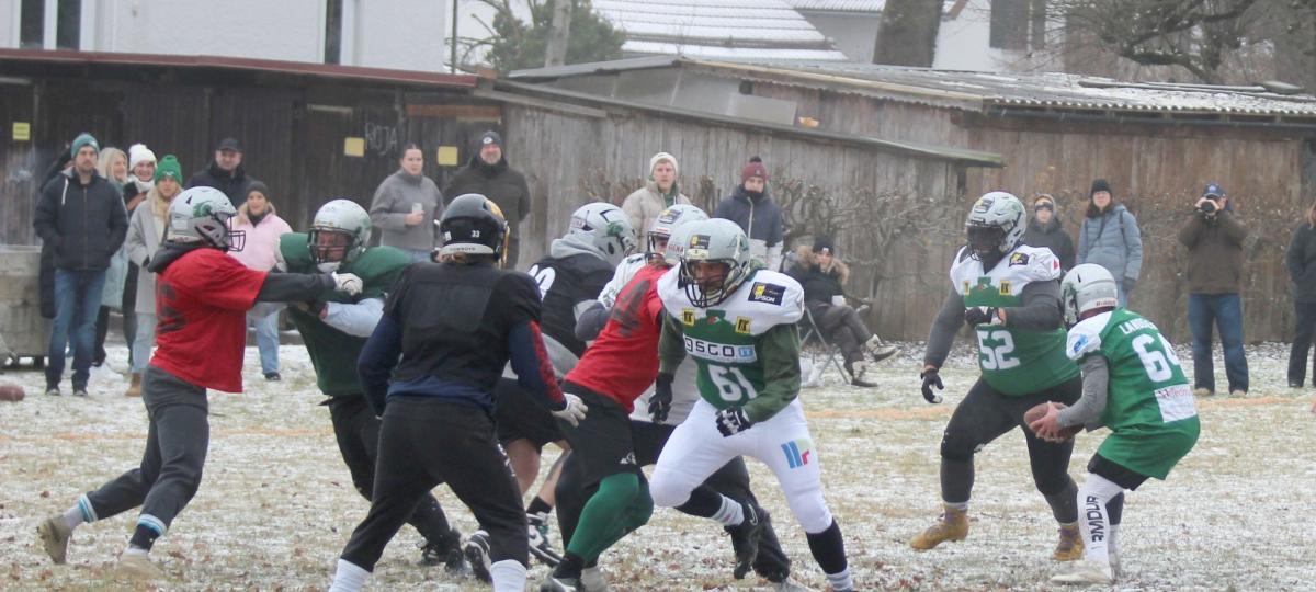 Die Landsberger Footballer sammeln bei der X-Mas-Bowl über 4000 Euro an Spendengeldern