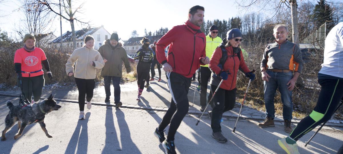 Das gute Wetter lockt einige Sportlerinnen und Sportler zum Silvesterlauf nach Landsberg