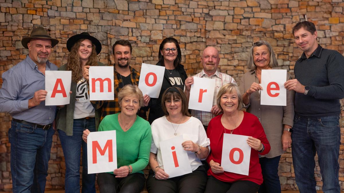 Lachen-und-Liebe-Die-DJK-W-lfershausen-pr-sentiert-den-lustigen-Dreiakter-Amore-Mio-