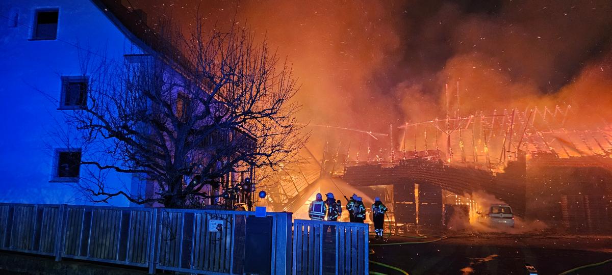 Nach Großbrand in Gempfing ist die Kripo auf Spurensuche