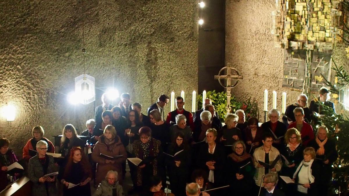 festliche-chormusik-und-orgelzauber-in-der-kirche