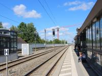 Am Meringer Bahnhof warten Fahrgäste oft vergeblich auf den Zug, der sie von Mering nach München bringen sollte.
