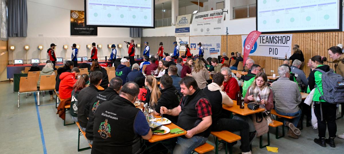 Edelweiß Scheuring bringt den Schießsport auch den Laien nahe