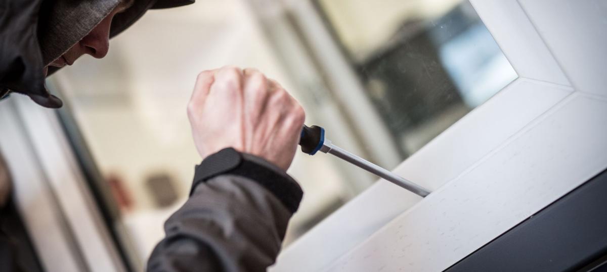 Einbrüche in Ulm: Unbekannte stehlen Tresor aus Bäckerei