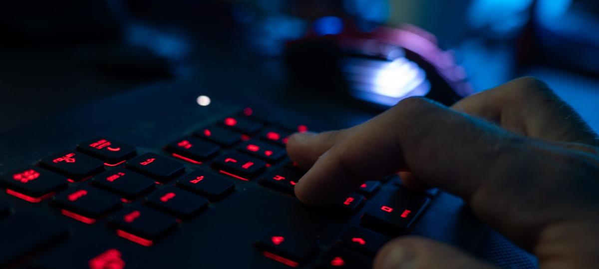 Betrug im Internet: Täter bringt Opfer um fünfstelligen Betrag